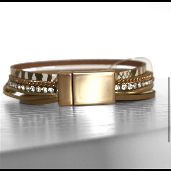 Magnetic glass bead layered strap women’s celeb style bracelet - Picture 4 of 5